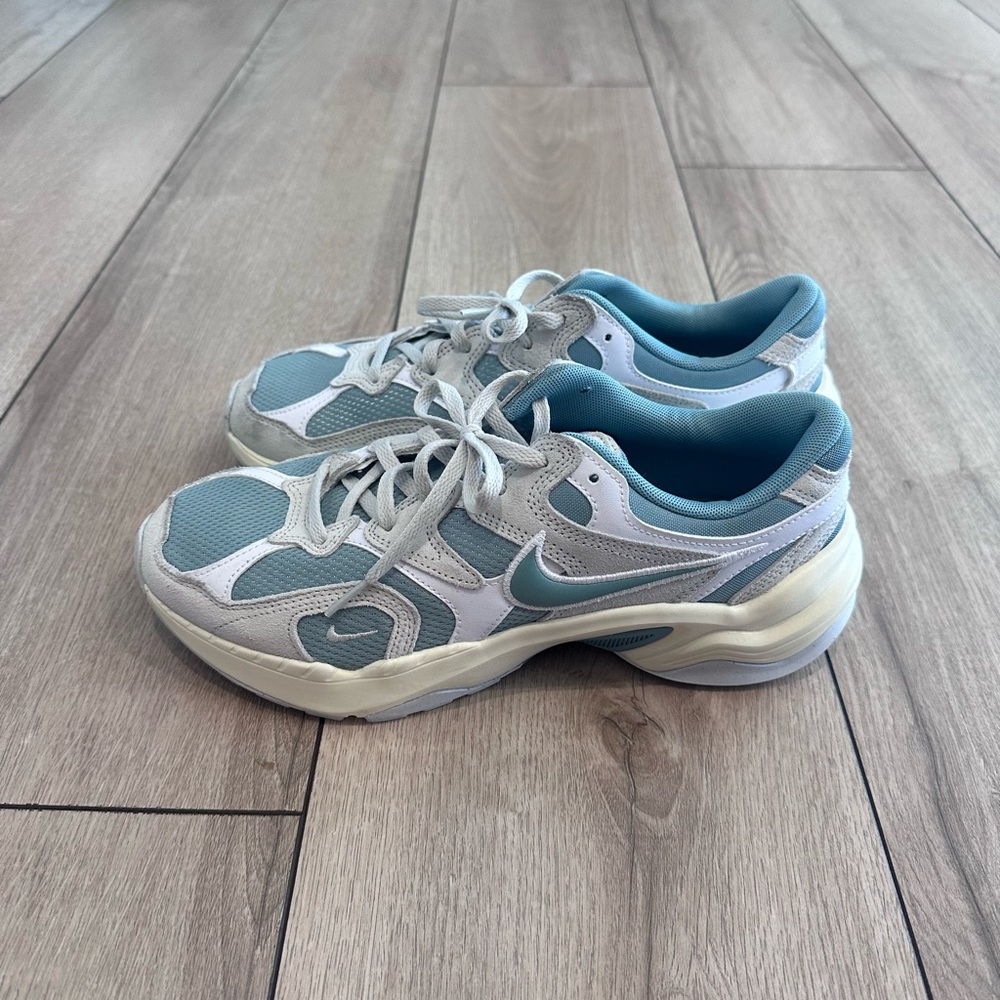 Nike Women’s Teal & White Running Sneakers